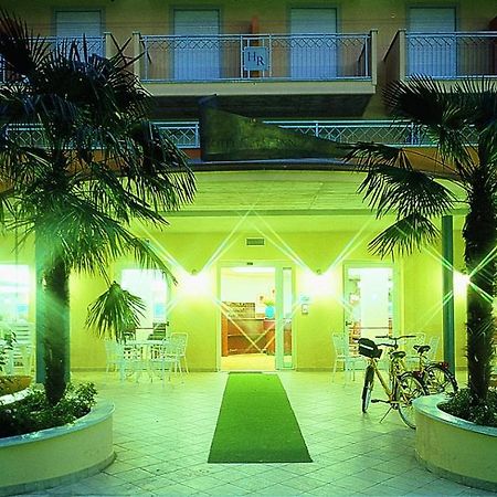 Hotel Royal Inn San Mauro Mare Exteriör bild