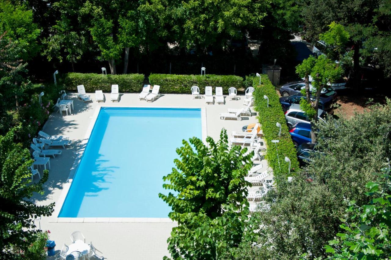 Hotel Royal Inn San Mauro Mare Exteriör bild