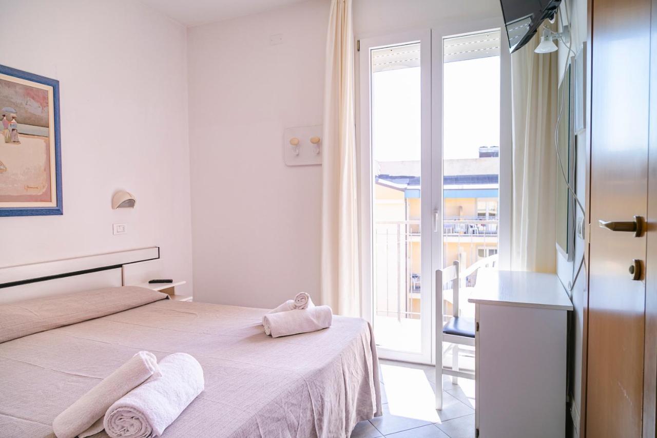 Hotel Royal Inn San Mauro Mare Exteriör bild