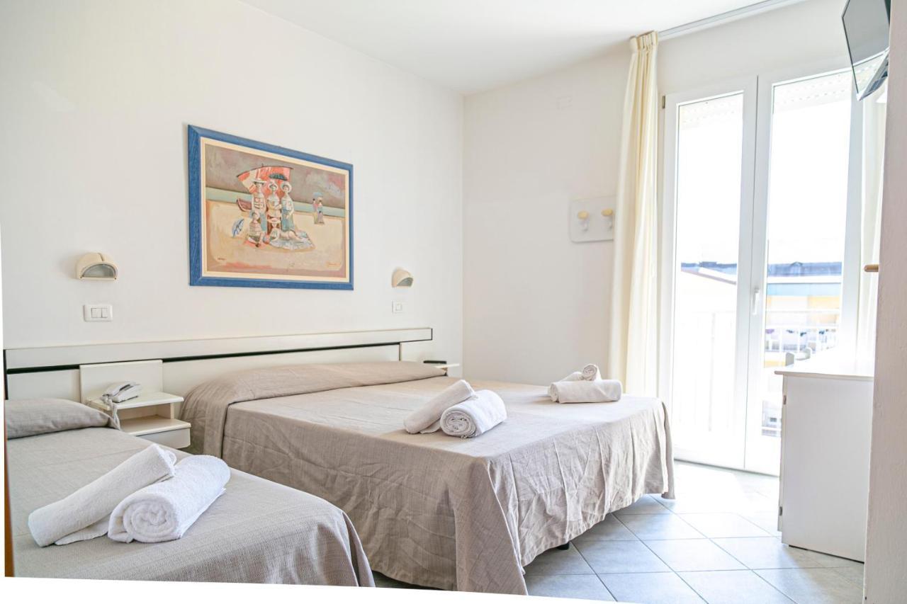 Hotel Royal Inn San Mauro Mare Exteriör bild