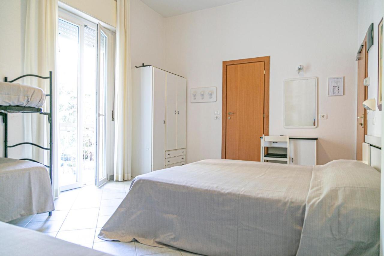 Hotel Royal Inn San Mauro Mare Exteriör bild