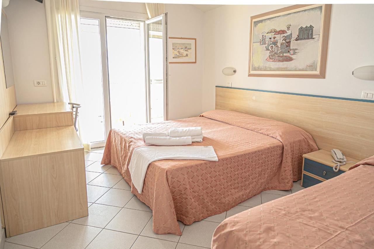 Hotel Royal Inn San Mauro Mare Exteriör bild