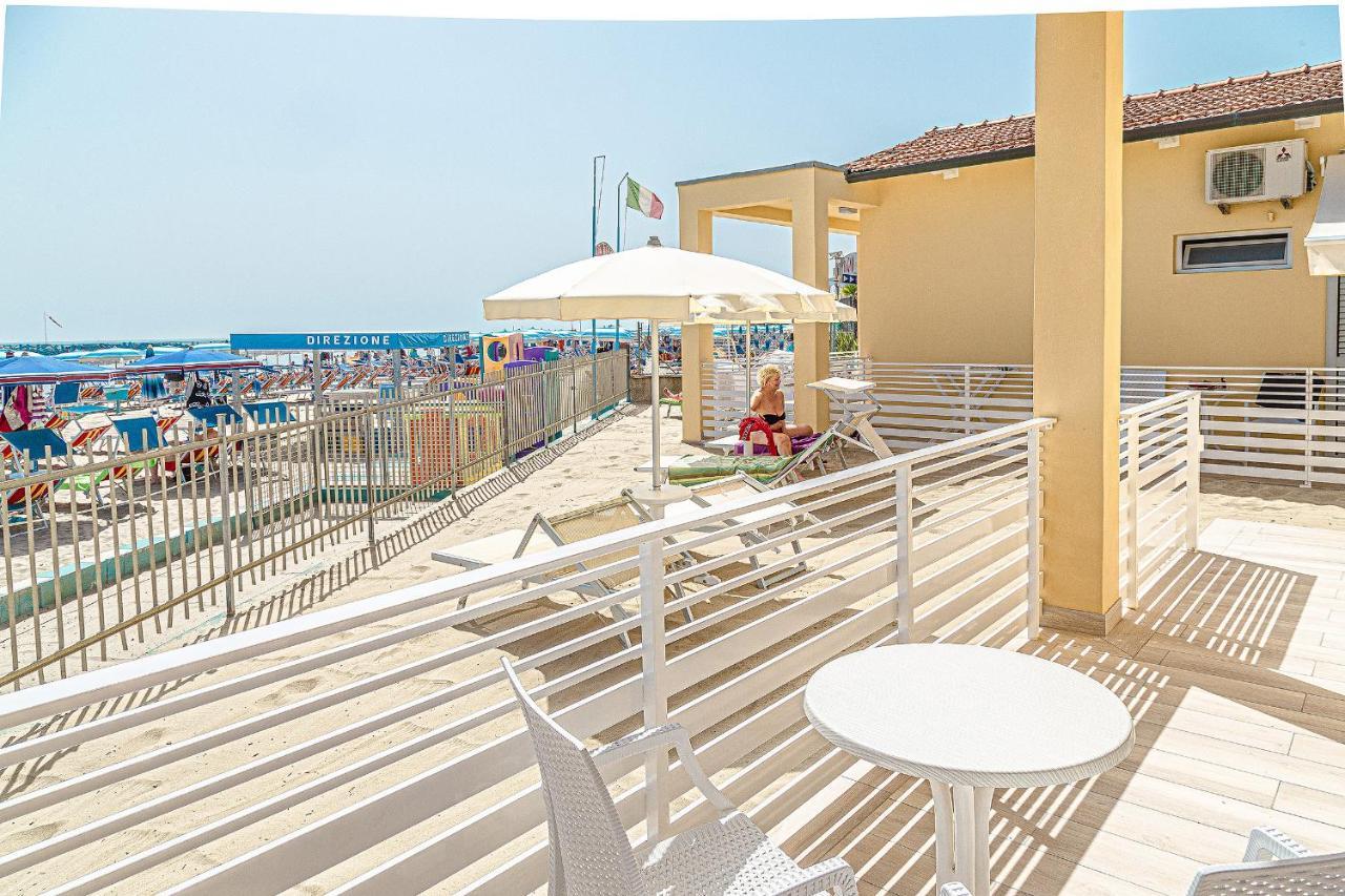 Hotel Royal Inn San Mauro Mare Exteriör bild