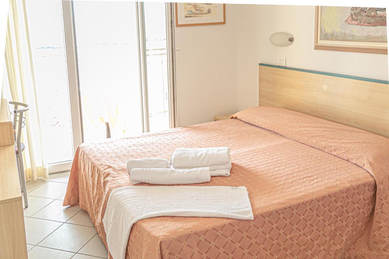 Hotel Royal Inn San Mauro Mare Exteriör bild