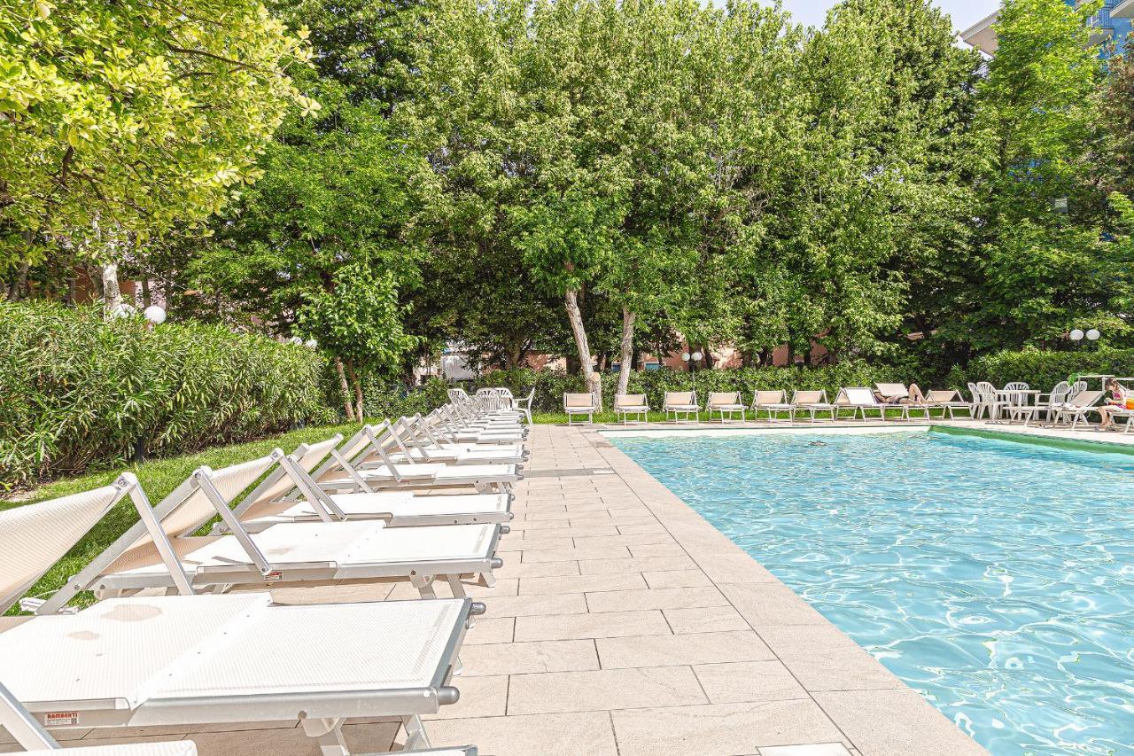 Hotel Royal Inn San Mauro Mare Exteriör bild