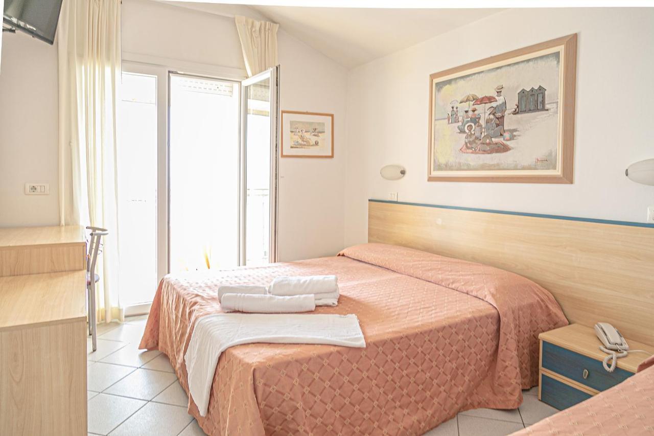 Hotel Royal Inn San Mauro Mare Exteriör bild