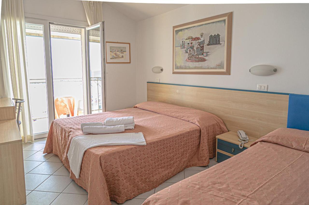 Hotel Royal Inn San Mauro Mare Exteriör bild